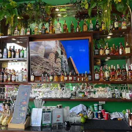 Elephant Room Patong Luaran gambar
