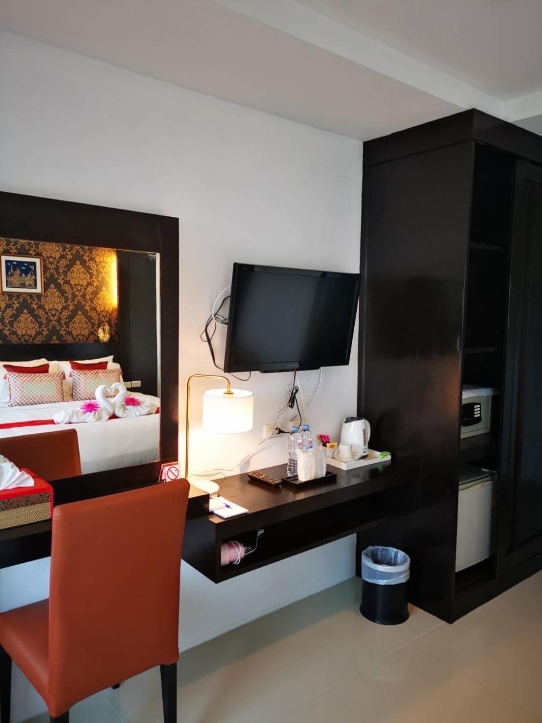 Elephant Room Patong Luaran gambar