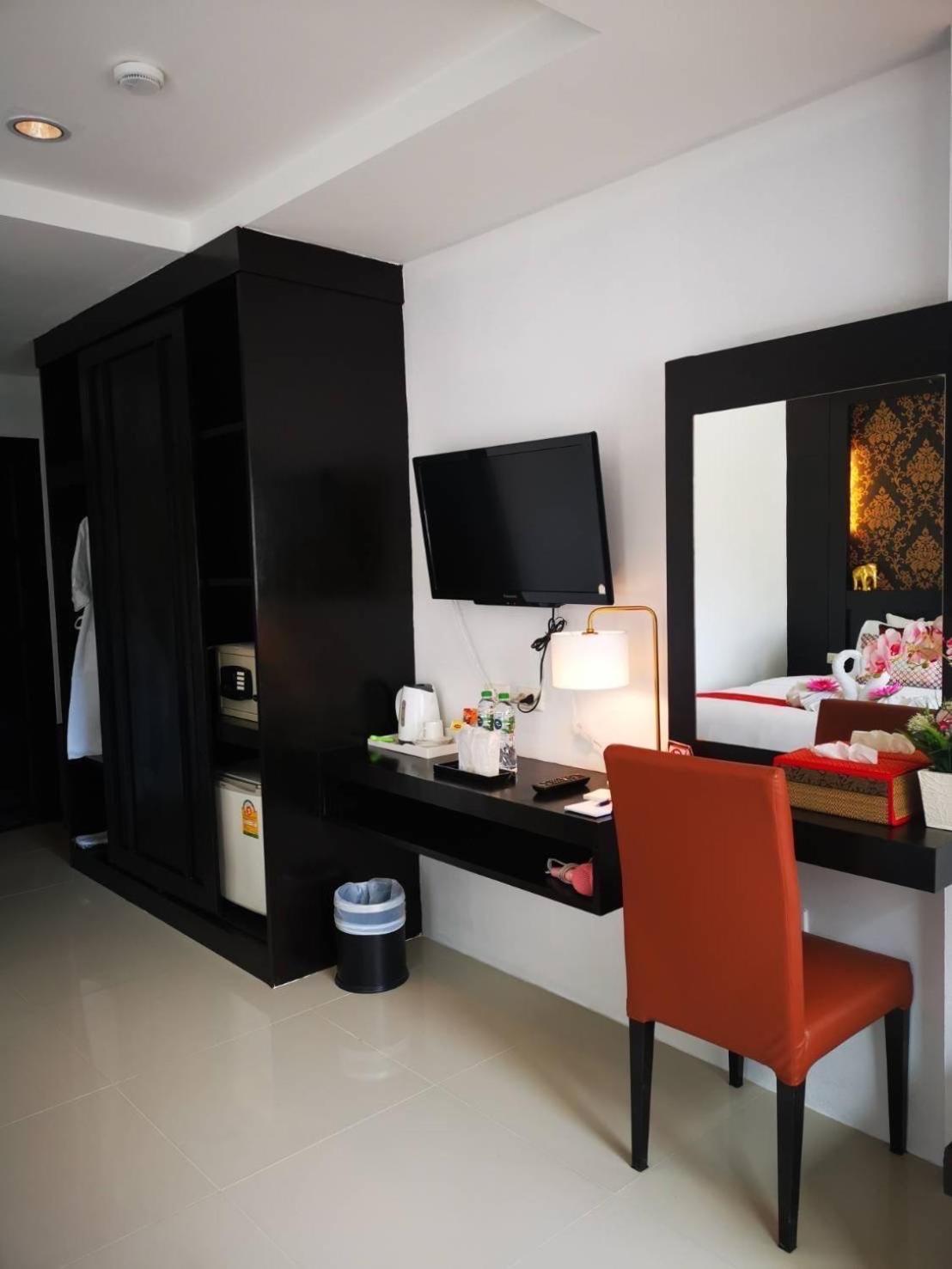 Elephant Room Patong Luaran gambar