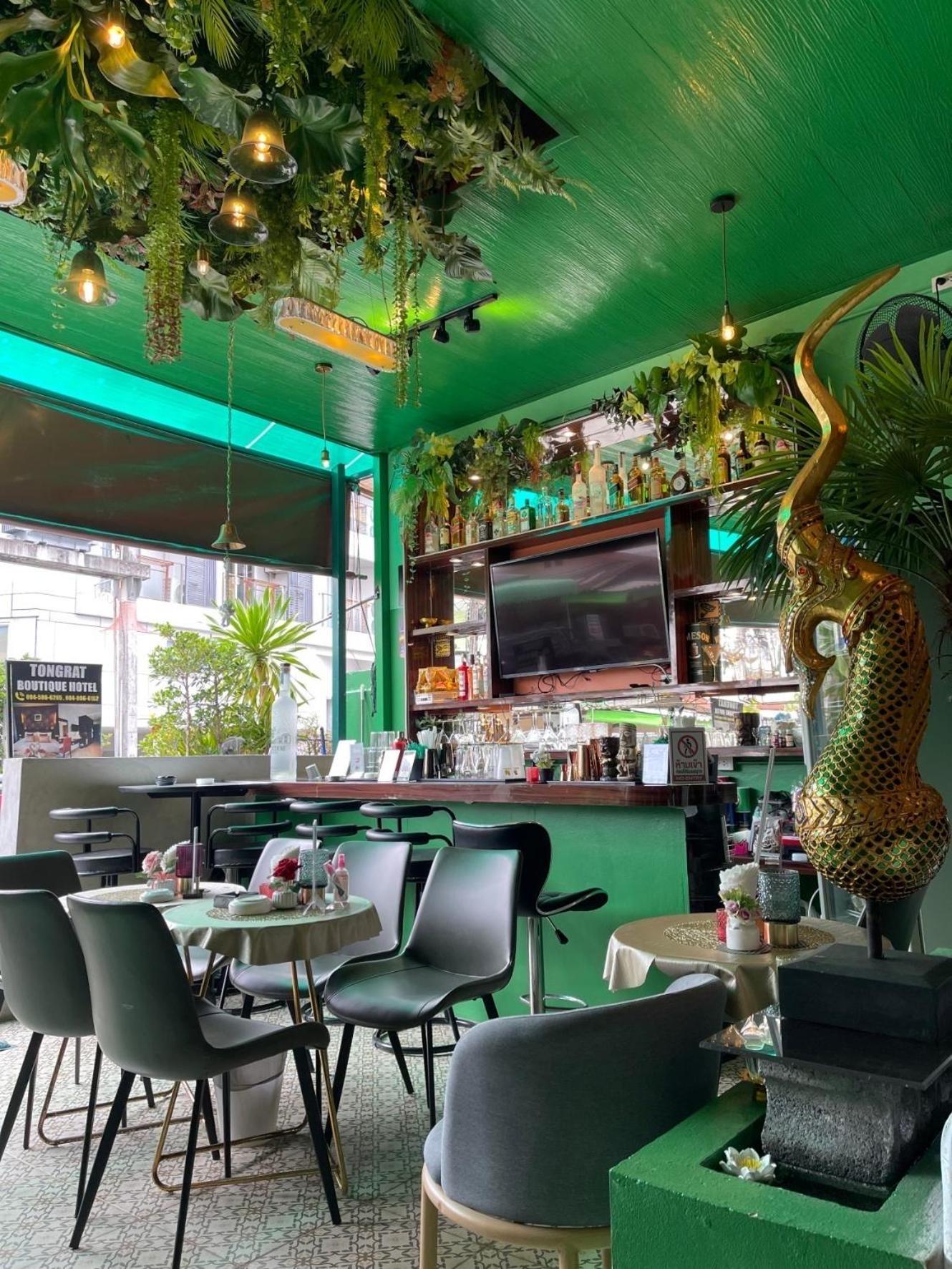 Elephant Room Patong Luaran gambar