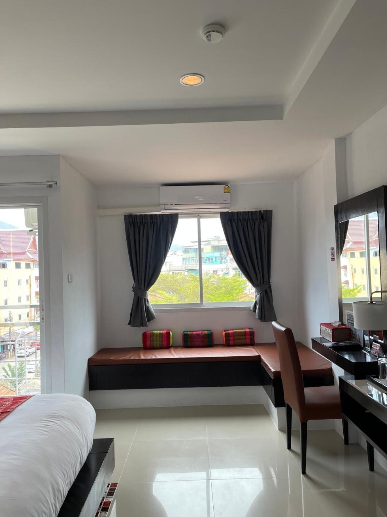 Elephant Room Patong Luaran gambar
