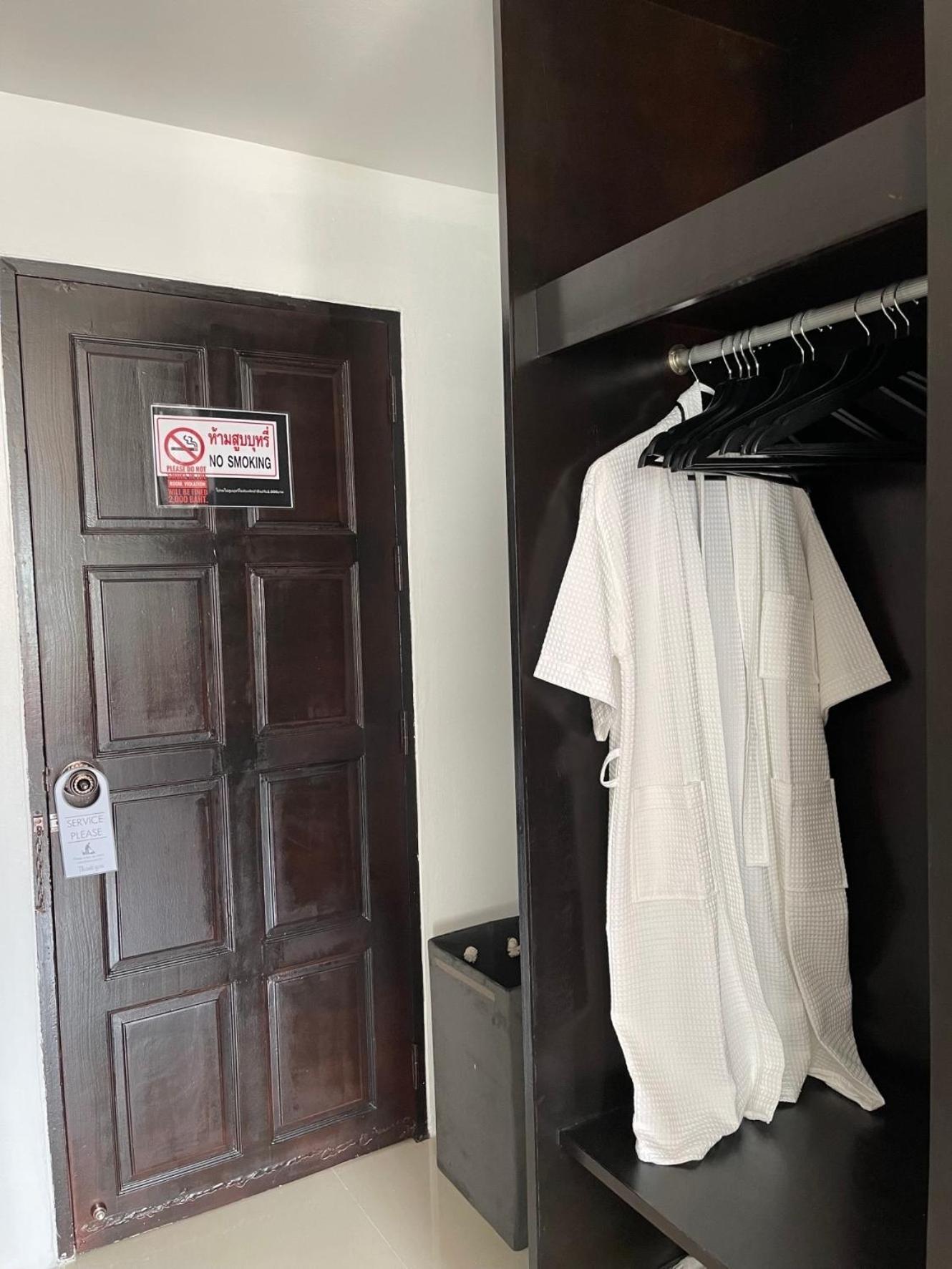 Elephant Room Patong Luaran gambar
