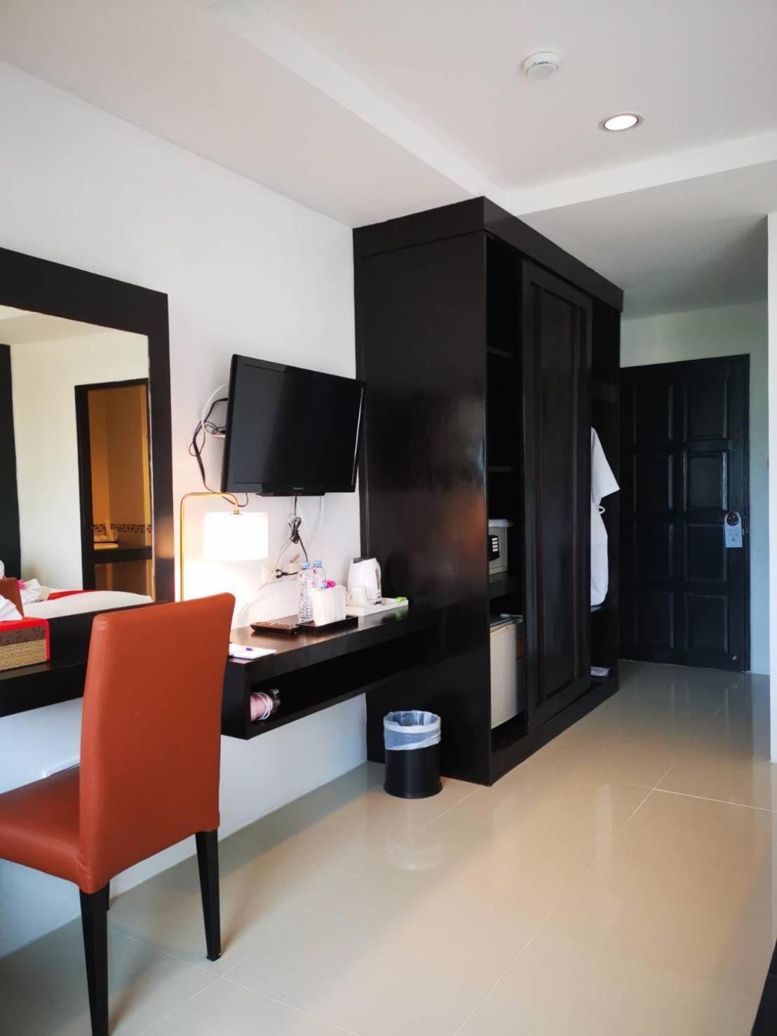 Elephant Room Patong Luaran gambar